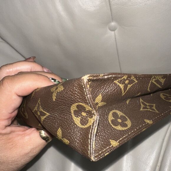 Authentic Louis Vuitton Monogram Toiletry Pouch 26 M47542 - Picture 6 of 15